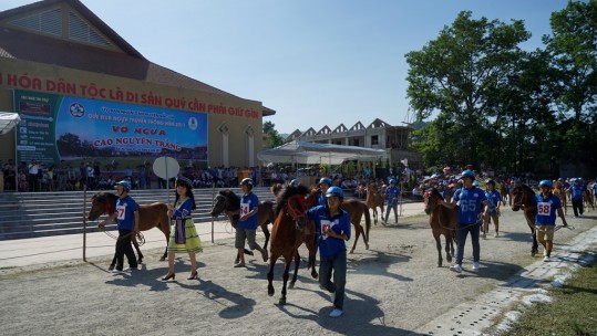Sôi động Giải đua ngựa truyền thống huyện Bắc Hà lần thừ 11, năm 2017