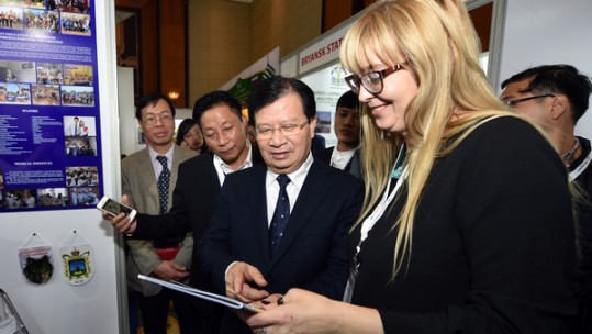 Phó Thủ tướng Trịnh Đình Dũng dự khai mạc Triển lãm Công nghiệp Việt-Nga