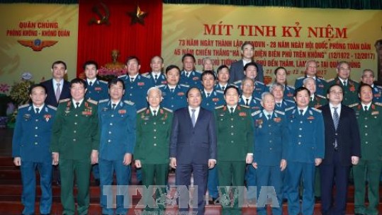 Thủ tướng dự Lễ kỷ niệm 45 năm Chiến thắng 'Hà Nội - Điện Biên Phủ trên không'