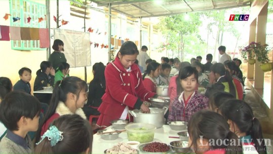 Nỗ lực cải thiện chất lượng bữa ăn bán trú cho học sinh