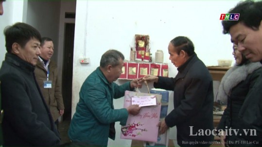 Thường trực UBND tỉnh thăm và tặng quà tết tại huyện Si Ma Cai và Sa Pa