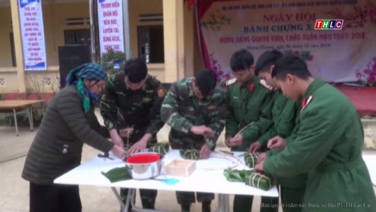 Ngày hội Bánh chưng xanh thắm tình quân dân tại xã Dìn Chin