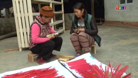 Nghề làm đũa đỏ truyền thống của người dân Lùng Vai, huyện Mường Khương