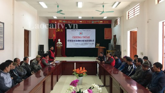 Hội Chữ thập đỏ tỉnh trao quà cho 53 hộ dân tại huyện Si Ma Cai