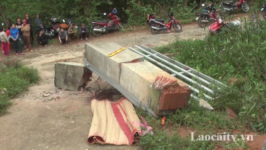 Bảo Thắng: Cổng trường đổ sập, một học sinh thiệt mạng