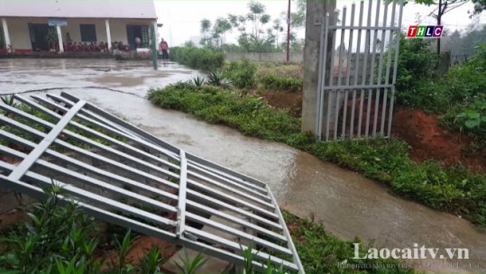 Làm rõ nguyên nhân cổng trường đổ sập gây chết người tại huyện Bảo Thắng