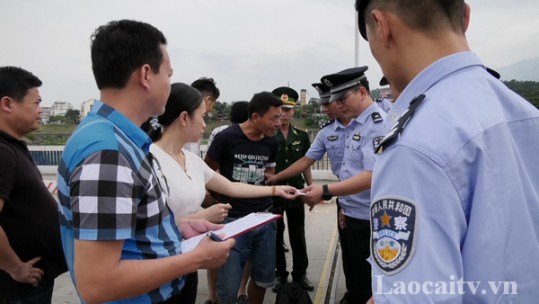 Công an tỉnh Lào Cai (Việt Nam) bàn giao đối tượng giết người cho Công an Trung Quốc