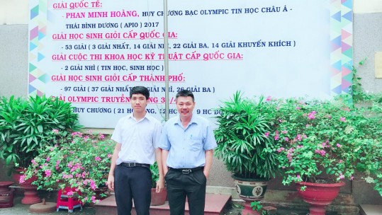Nam sinh trường Chuyên Khoa học tự nhiên giành HCV Olympic Tin học Châu Á 2018