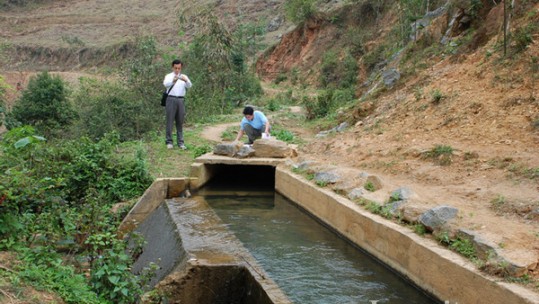 Triển khai thu tiền sử dụng nước sinh hoạt nông thôn