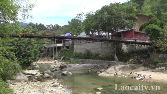 Kiểm tra thực tế mức độ xuống cấp của cầu treo Tân Tiến, huyện Bảo yên