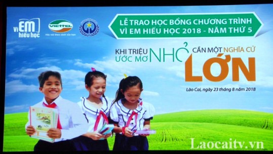 Viettel Lào Cai trao học bổng cho ngành Giáo dục Lào Cai