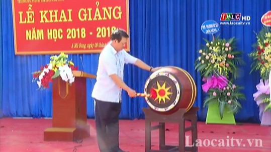 Bí thư Tỉnh ủy Nguyễn Văn Vịnh dự Lễ khai giảng năm học mới tại xã A Mú Sung (Bát Xát)
