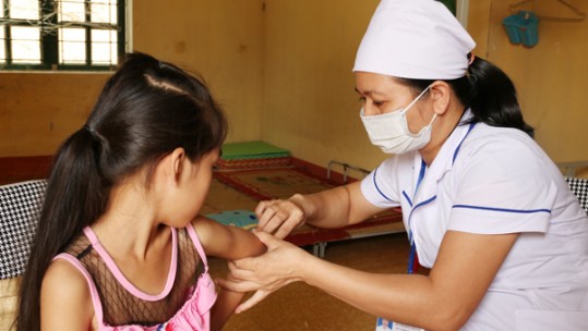 Giám sát chặt chẽ chiến dịch tiêm vắc xin sởi – rubella