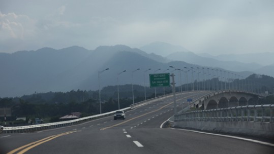 Làm đường nối cao tốc Nội Bài - Lào Cai đến Sa Pa theo hình thức BOT