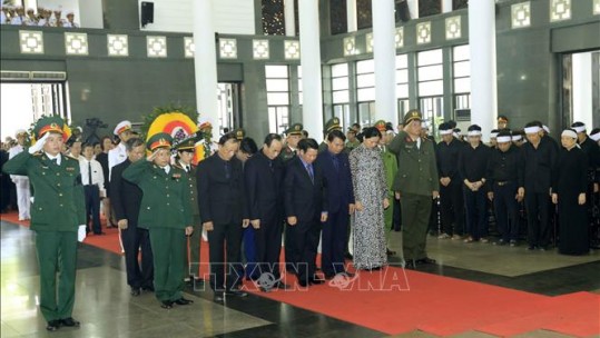 Đoàn đại biểu các tỉnh, thành về viếng Chủ tịch nước Trần Đại Quang