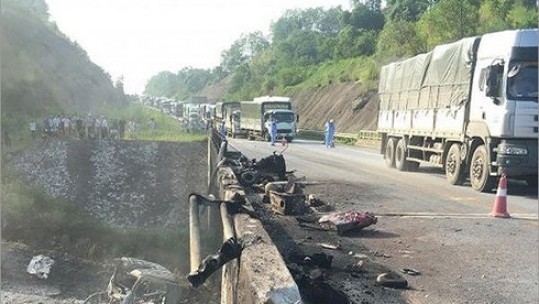 Thông tuyến cao tốc Nội Bài – Lào Cai sau sự cố cháy xe bồn chở xăng