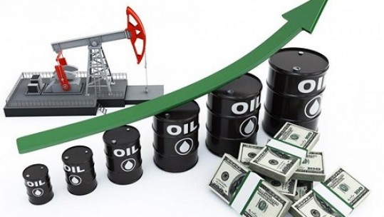 Giá dầu tăng mạnh bất chấp nguồn cung từ Mỹ tăng