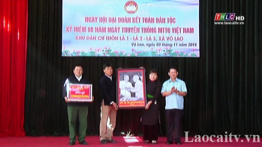 Bí thư Tỉnh ủy dự Ngày hội Đại đoàn kết toàn dân tộc tại huyện Văn Bàn