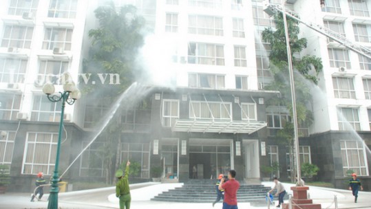 Diễn tập phương án xử lý sự cố cháy tại trụ sở khối IV