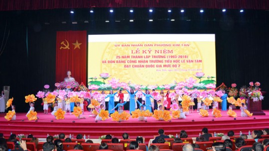 Chủ tịch UBND tỉnh dự Lễ đón Bằng công nhận đạt chuẩn Quốc gia mức độ 2 tại Trường Tiểu học Lê Văn Tám