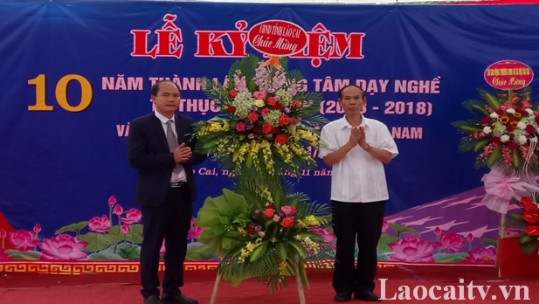 Lãnh đạo tỉnh dự Lễ kỷ niệm 10 năm thành lập Trung tâm Dạy nghề Tư thục Phú Minh