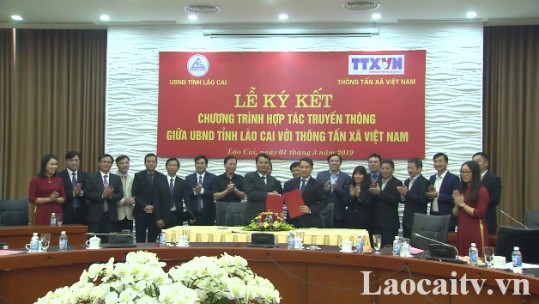 Ký kết chương trình hợp tác truyền thông giữa tỉnh Lào Cai với Thông tấn xã Việt Nam