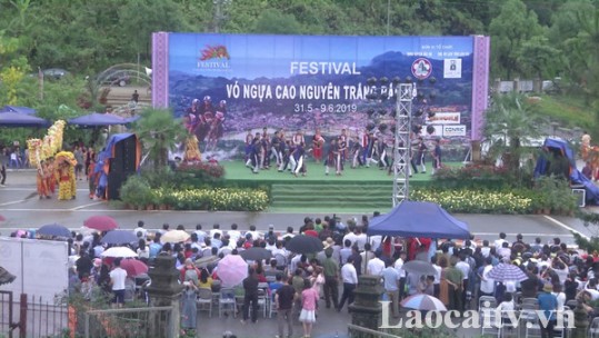 Bắc Hà đón 19.000 lượt khách trong những ngày đầu diễn ra Festival Vó ngựa cao nguyên trắng