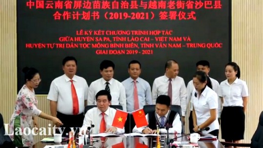 Huyện Sa Pa (Việt Nam) và huyện tự trị dân tộc Mông Bình Biên (Trung Quốc) ký kết hợp tác