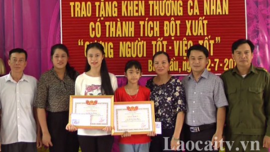 Nhặt được số tiền lớn, 2 học sinh ở Mường Khương trả lại người đánh rơi