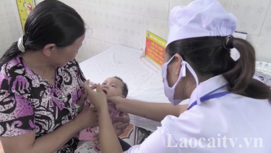 Gần 96% trẻ em ở vùng nguy cơ cao được uống vaccine phòng bại liệt