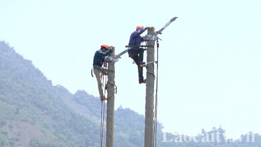 Ưu tiên tập trung đầu tư về giao thông và điện lưới cho các xã nghèo