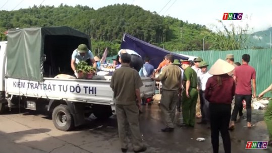 Quyết tâm đưa hoạt động kinh doanh tại chợ Kim Tân vào nền nếp