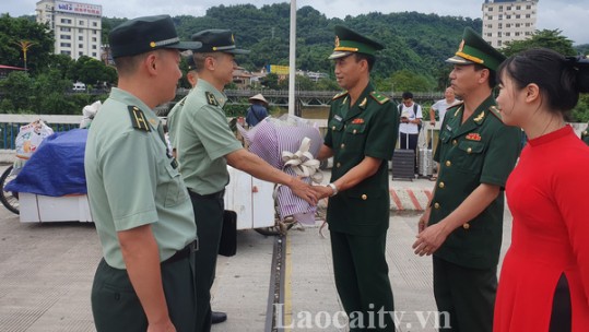 Giao lưu hữu nghị giữa BĐBP Lào Cai và Biên phòng Hà Khẩu, Trung Quốc