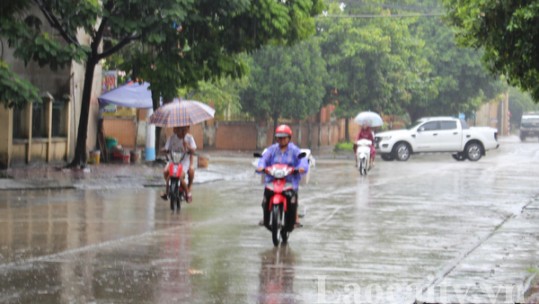 Người dân cần đề phòng lũ quét, sạt lở đất đá, mưa đá và sét đánh