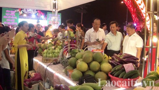 Khai mạc “Ngày hội trái cây và nông sản an toàn Lào Cai” năm 2019