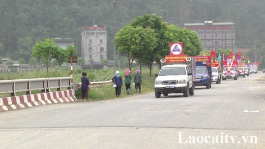 Ra quân diễu hành tuyên truyền lưu động và giao hữu bóng chuyền hơi