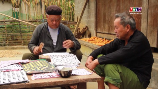 Nét đẹp Lào Cai: Độc đáo nghề làm tranh giấy của người Nùng