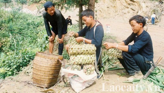 Độc đáo hàng thủ công truyền thống ở chợ vùng cao Lào Cai