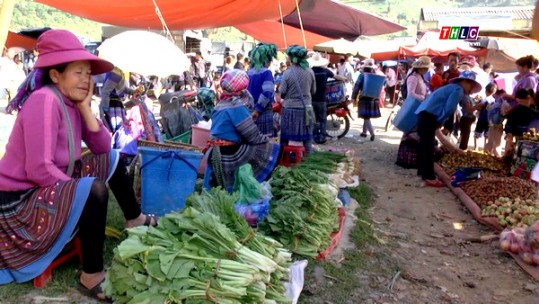 Náo nức chợ phiên Pha Long