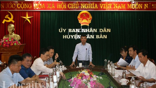 Chủ tịch UBND tỉnh Đặng Xuân Phong làm việc tại huyện Văn Bàn