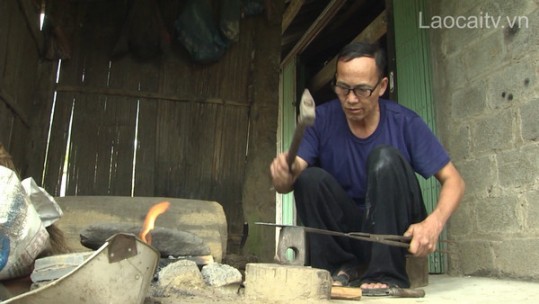 Độc đáo nghề rèn của người Mông Sa Pa