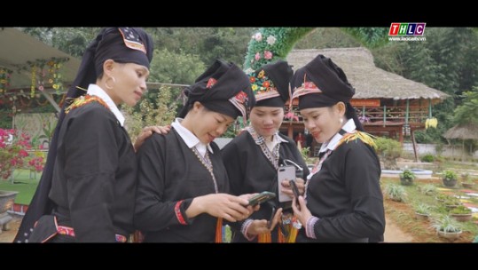 Vẻ đẹp trang phục Dao khăn đen ở Văn Bàn