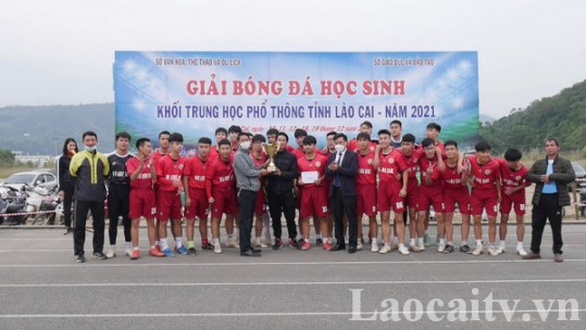 Trường THPT số 1 Lào Cai bảo vệ thành công chức vô địch giải bóng đá khối THPT tỉnh Lào Cai năm 2021