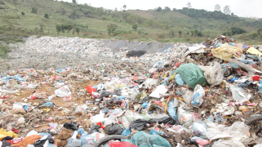 Bao giờ người dân thôn Làng My mới hết cảnh sống chung với nước rác thải?