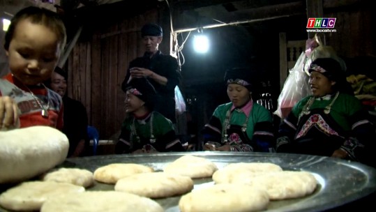 Người Tu Dí ở Mường Khương làm bánh đón xuân