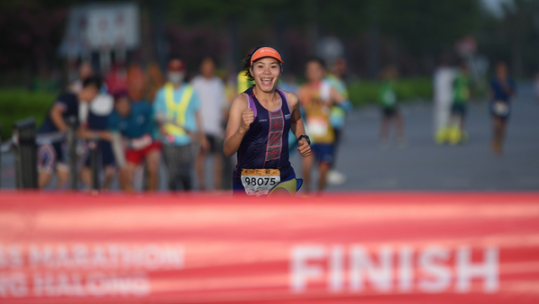 Hà Thị Hậu vô địch Giải chạy VnExpress Marathon Amazing Hạ Long 2022
