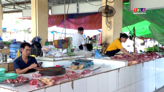 Giá gia cầm và thịt lợn tăng tác động đến đời sống người dân