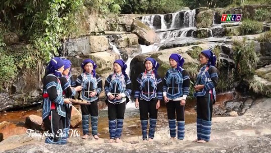 Vẻ đẹp trang phục phụ nữ các dân tộc thiểu số Lào Cai
