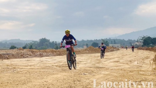 Giải đua xe đạp địa hình mở rộng chinh phục Pú Gia Lan