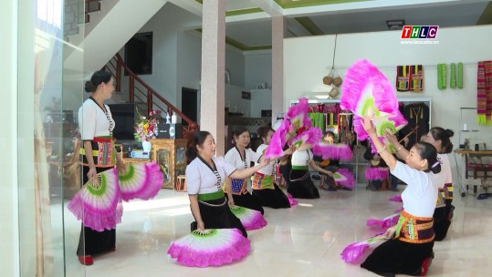 Người giữ gìn các điệu múa Thái giữa lòng thành phố Lai Châu